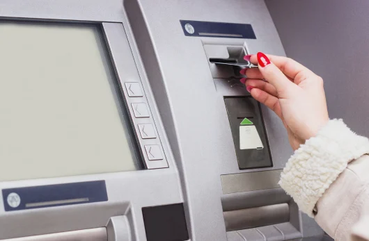 Plafonds de retrait et paiement carte bancaire voyage