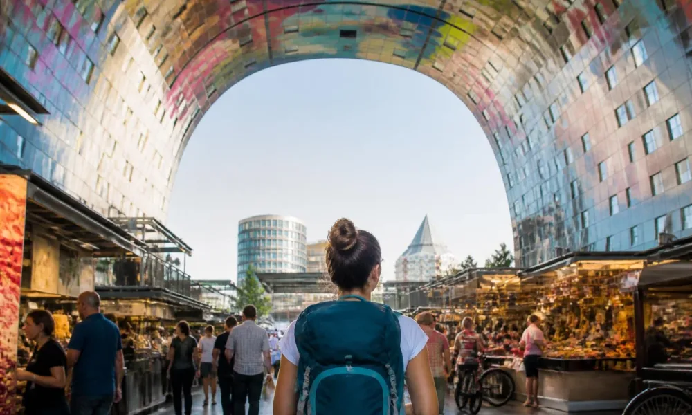 Backpacker aux Pays-Bas