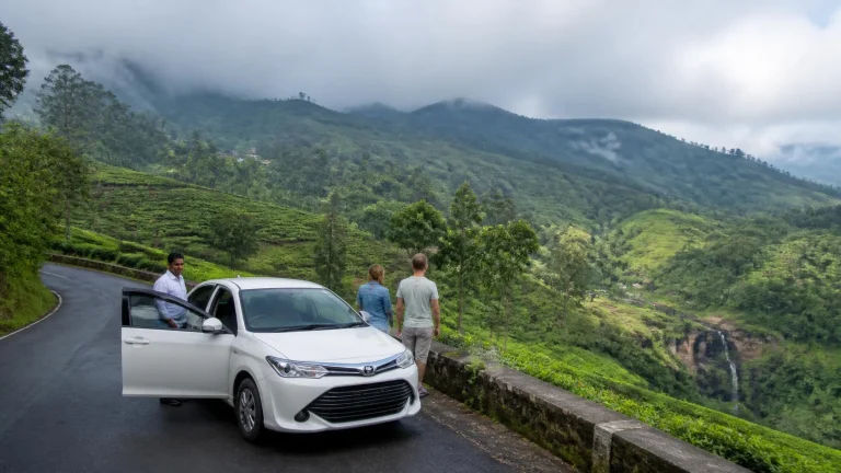 Circuit en voiture avec chauffeur dans les montagnes du Sri Lanka